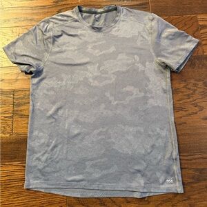 DSG Men's Gray Camo workout shorts  T-shirt workout material size medium